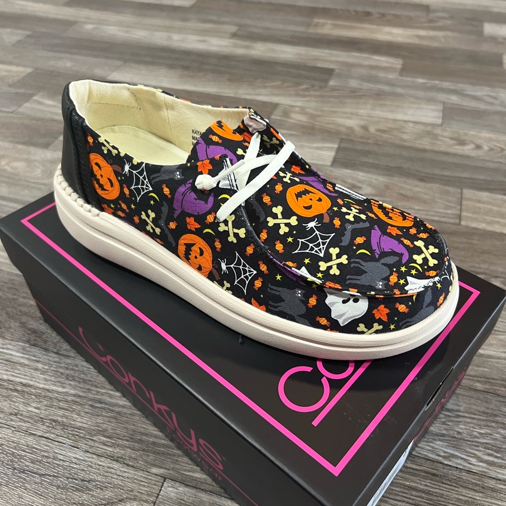 Halloween Kayak 2 Shoes by Corky’s Brand New in Box